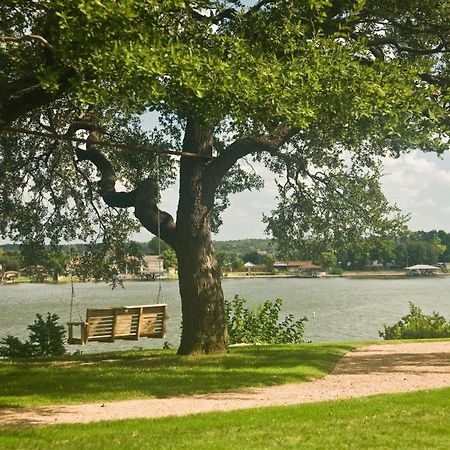 Inn On Lake Ґранбері Номер фото